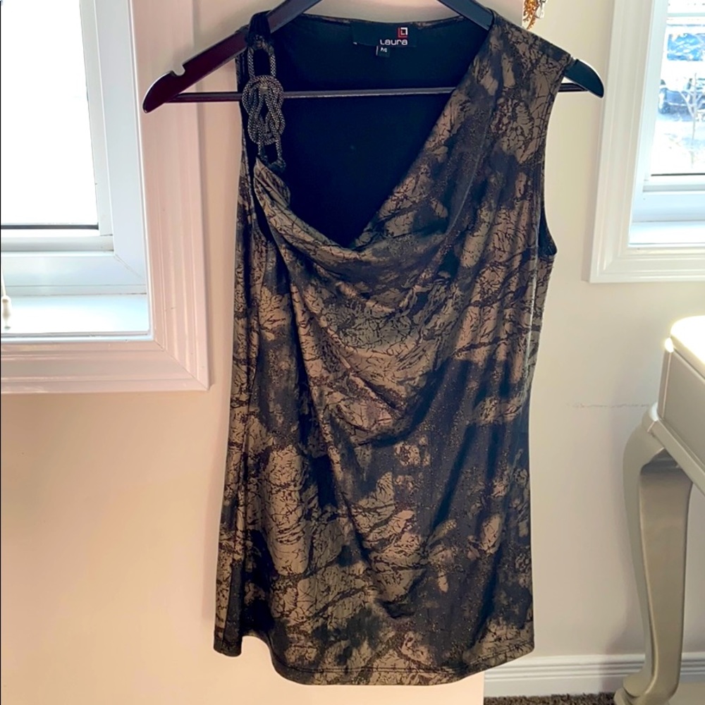 Fashionable top
